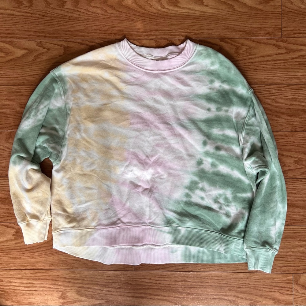 AE Tie Dye Sweatshirt size small.